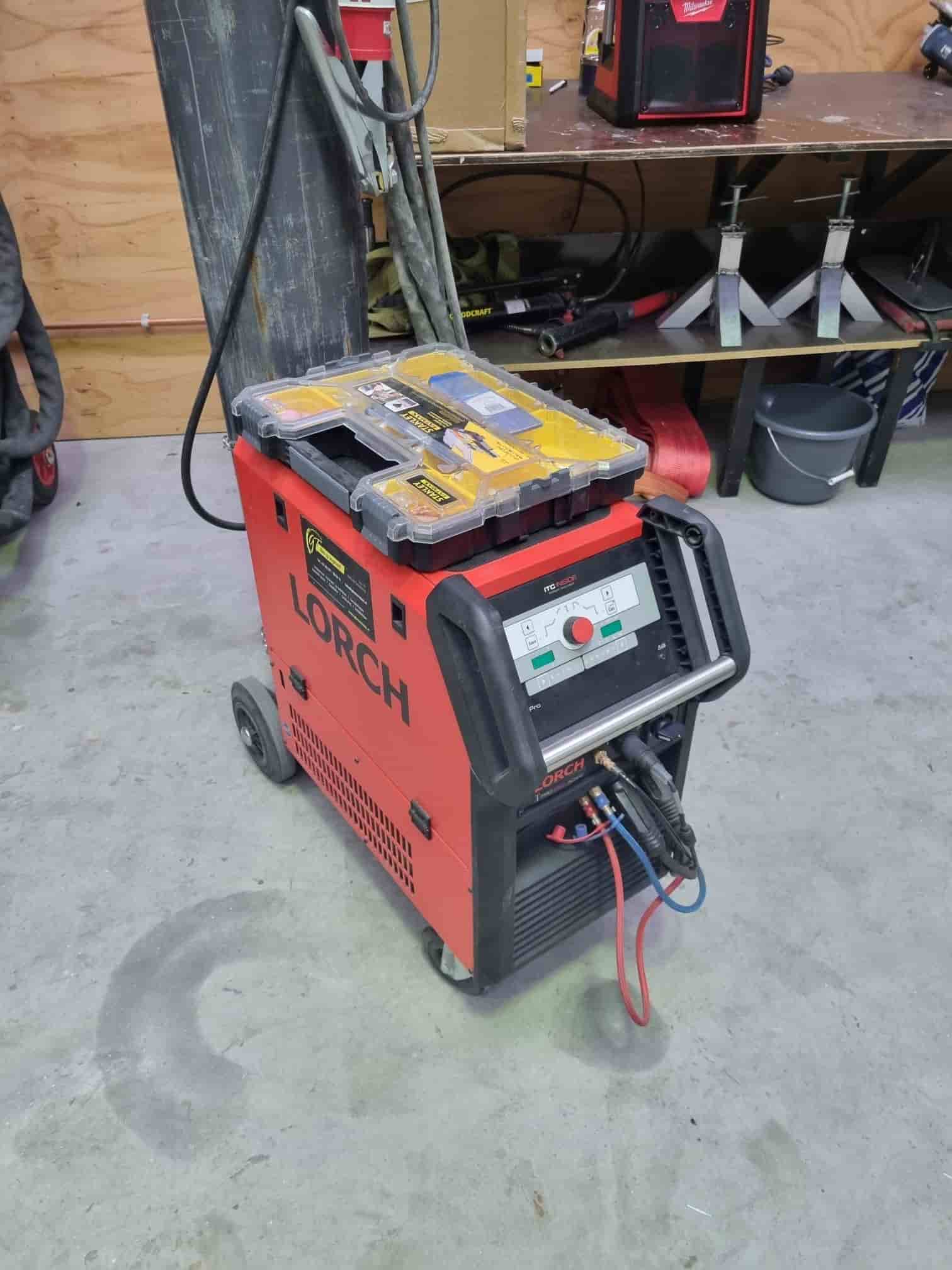 Lorch ac/dc tig machine<br />
Lassen tot 250 ampere