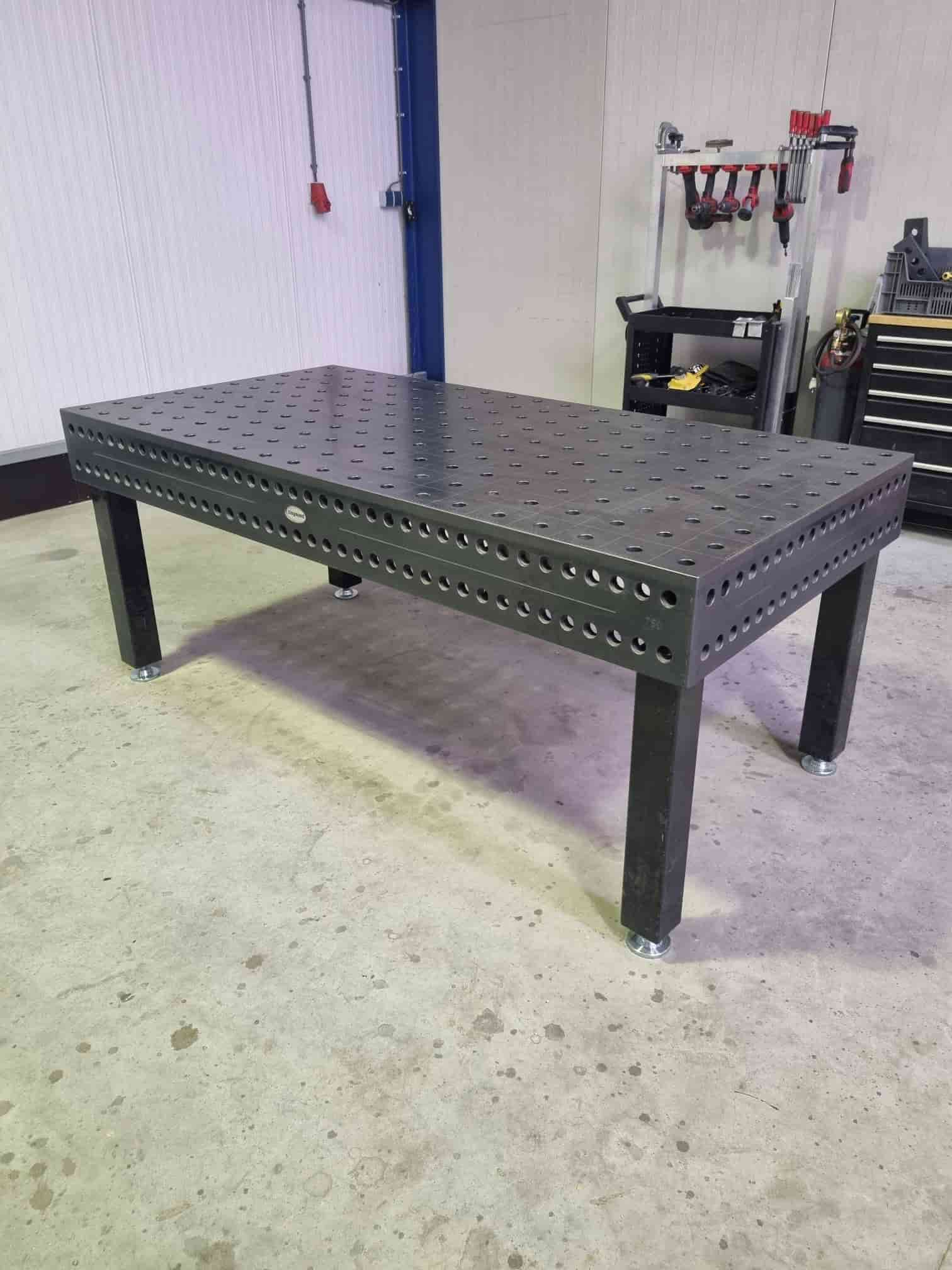 Siegmund opspantafel 2x1 meter inclusief diverse opspan gereedschappen.<br />
Voor het vlak en haaks samenstellenen aflassen van uw producten.