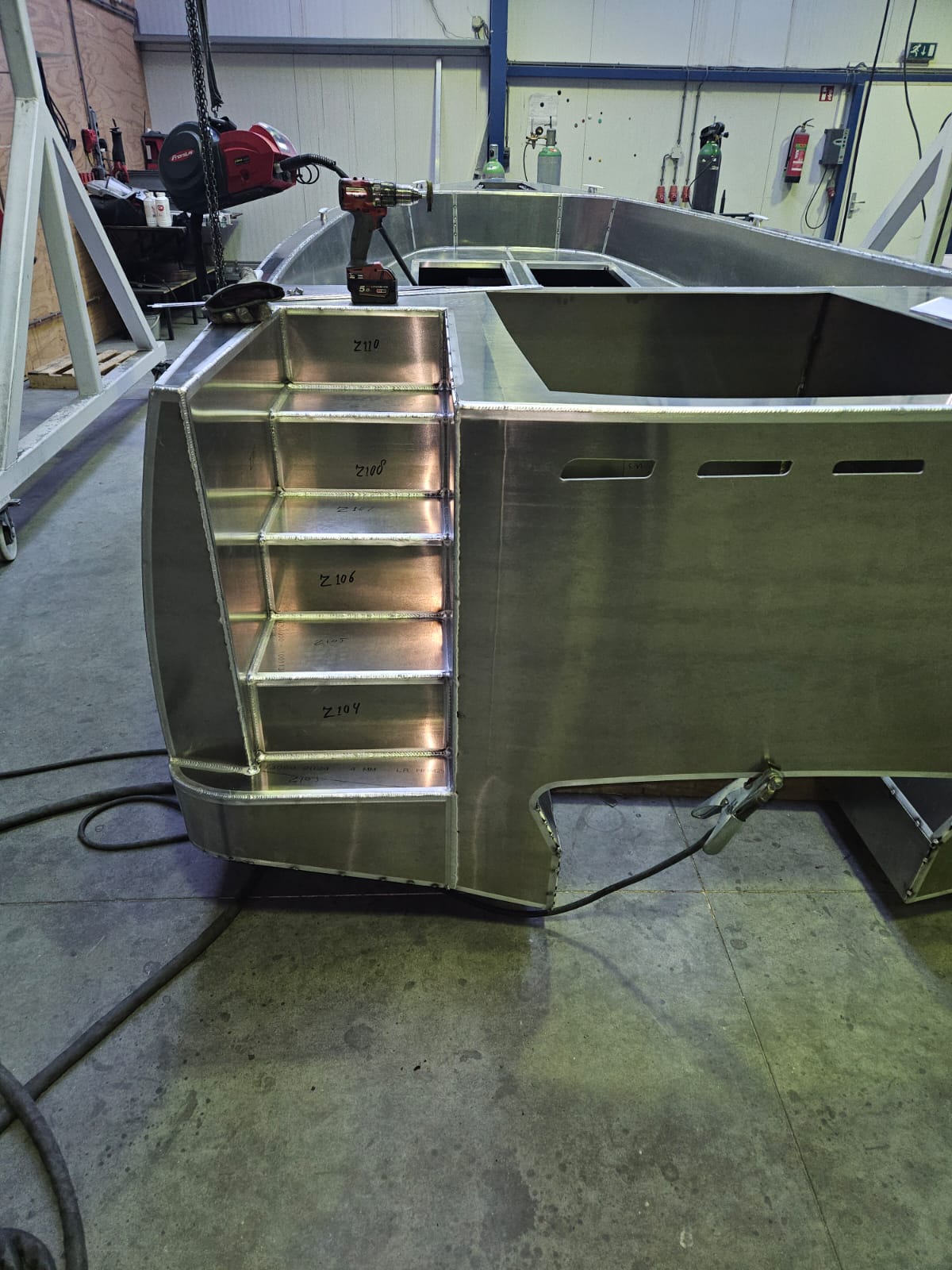 Aluminium boot met trap Aluminium boot met trap