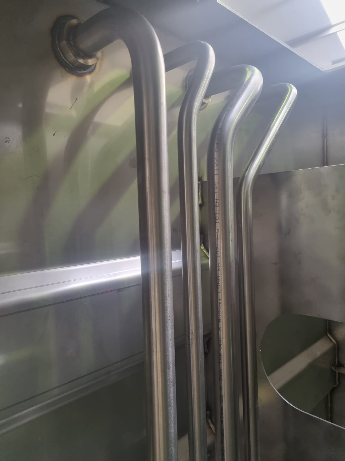 RVS hydroliek tank binnenzijde RVS hydroliek tank binnenzijde