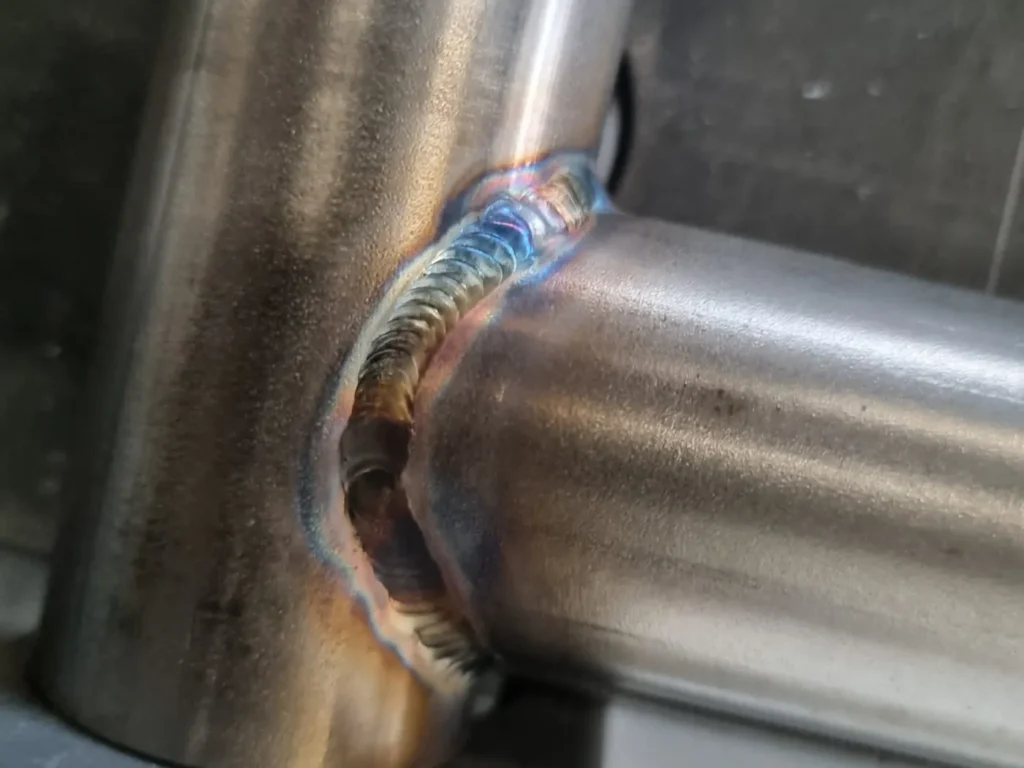 TIG-las op een RVS buisverbinding